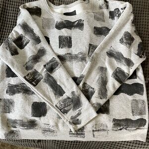 Boxy, graphic sweatshirt